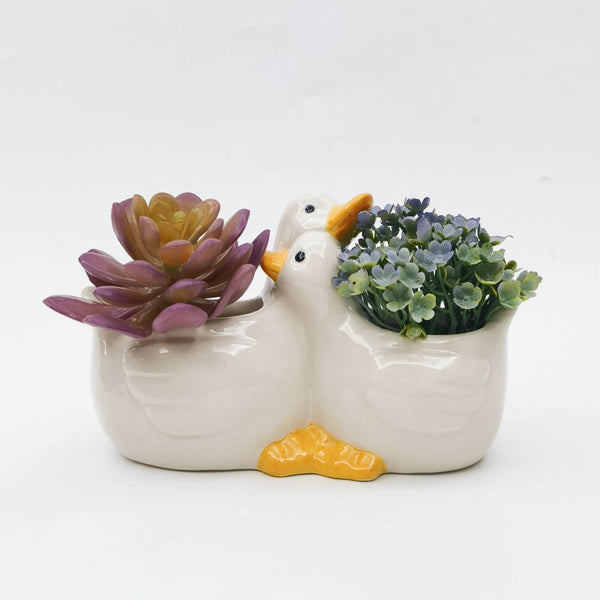 Hugging Ducks Pot