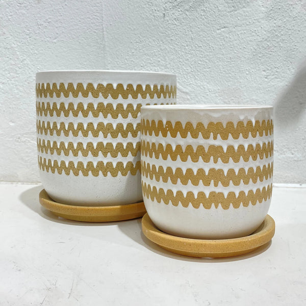 Hana Pot with Saucer